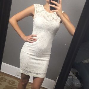 Cream lace sweetheart dress